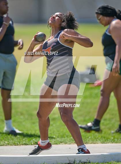 Thumbnail 3 in Panther Relays (Shot Put) photogallery.