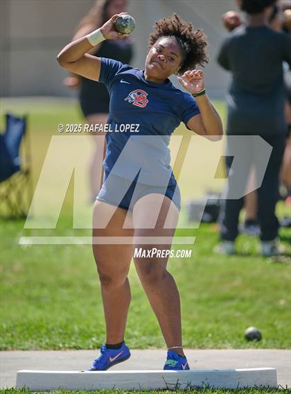 Thumbnail 1 in Panther Relays (Shot Put) photogallery.