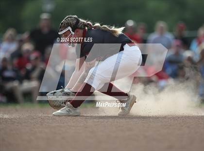 Thumbnail 1 in Dover vs. Logan Elm (OHSAA D2 Regional Final) photogallery.