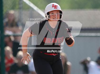 Thumbnail 2 in Dover vs. Logan Elm (OHSAA D2 Regional Final) photogallery.