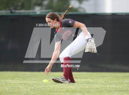 Thumbnail 3 in Dover vs. Logan Elm (OHSAA D2 Regional Final) photogallery.