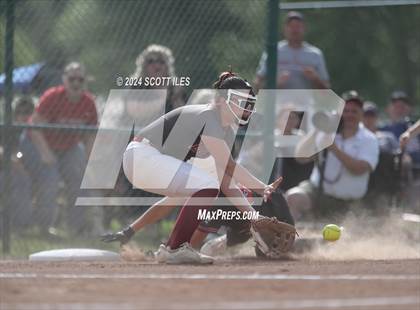 Thumbnail 2 in Dover vs. Logan Elm (OHSAA D2 Regional Final) photogallery.