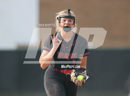 Thumbnail 1 in Dover vs. Logan Elm (OHSAA D2 Regional Final) photogallery.
