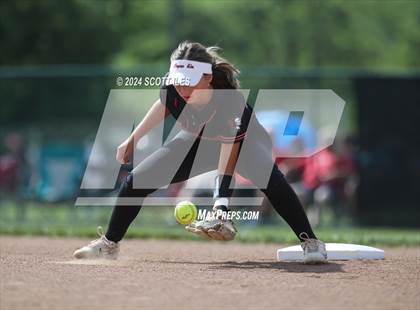 Thumbnail 3 in Dover vs. Logan Elm (OHSAA D2 Regional Final) photogallery.