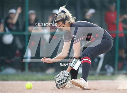 Thumbnail 1 in Dover vs. Logan Elm (OHSAA D2 Regional Final) photogallery.