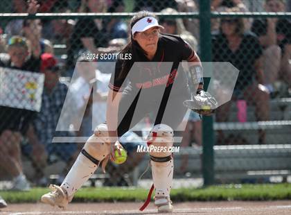 Thumbnail 2 in Dover vs. Logan Elm (OHSAA D2 Regional Final) photogallery.