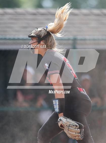 Thumbnail 3 in Dover vs. Logan Elm (OHSAA D2 Regional Final) photogallery.