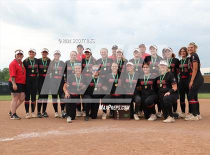 Thumbnail 1 in Dover vs. Logan Elm (OHSAA D2 Regional Final) photogallery.