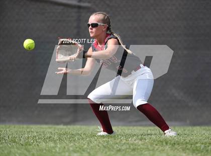 Thumbnail 1 in Dover vs. Logan Elm (OHSAA D2 Regional Final) photogallery.