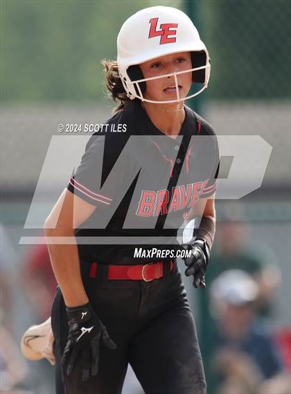Thumbnail 2 in Dover vs. Logan Elm (OHSAA D2 Regional Final) photogallery.