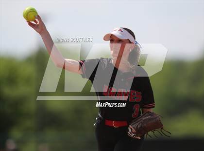 Thumbnail 3 in Dover vs. Logan Elm (OHSAA D2 Regional Final) photogallery.