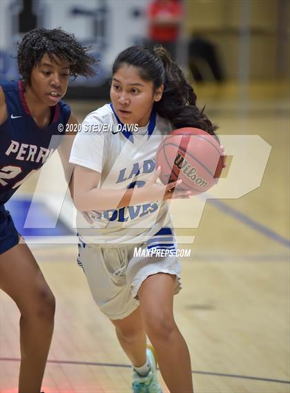 Thumbnail 2 in Perry @ Chandler photogallery.