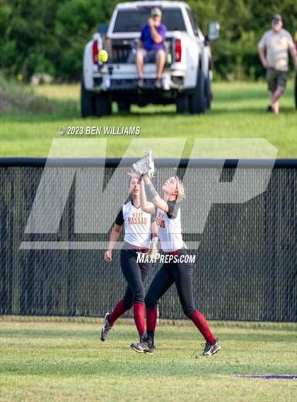 Thumbnail 3 in Marianna vs West Nassau (FHSAA 3A Region 1 Quarterfinal) photogallery.