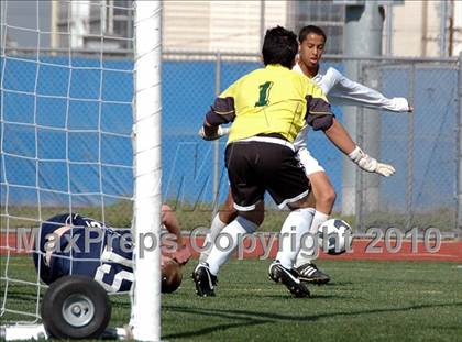 Thumbnail 3 in Santa Barbara vs. Corona del Mar (CIF SoCal D2 Regional Final) photogallery.