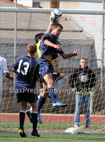 Thumbnail 2 in Santa Barbara vs. Corona del Mar (CIF SoCal D2 Regional Final) photogallery.
