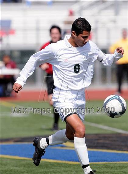 Thumbnail 2 in Santa Barbara vs. Corona del Mar (CIF SoCal D2 Regional Final) photogallery.