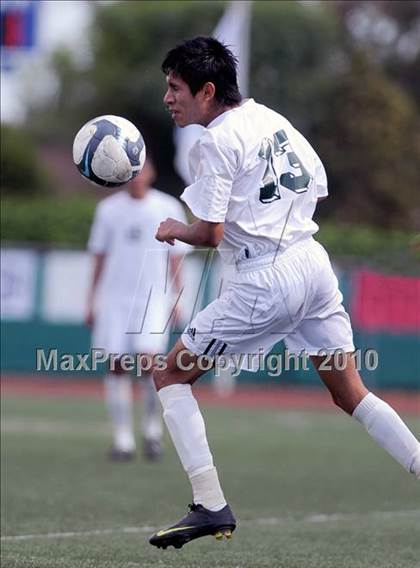 Thumbnail 3 in Santa Barbara vs. Corona del Mar (CIF SoCal D2 Regional Final) photogallery.