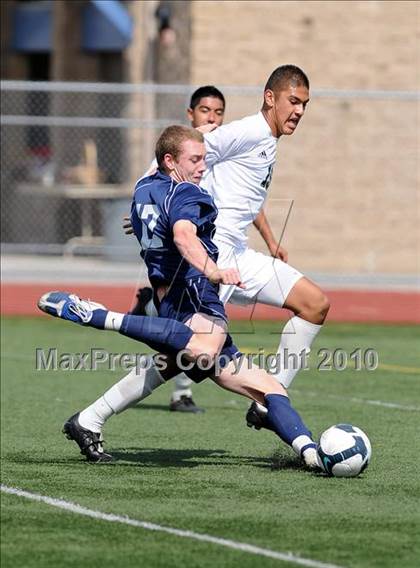 Thumbnail 3 in Santa Barbara vs. Corona del Mar (CIF SoCal D2 Regional Final) photogallery.