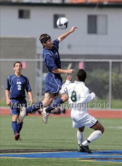 Thumbnail 2 in Santa Barbara vs. Corona del Mar (CIF SoCal D2 Regional Final) photogallery.