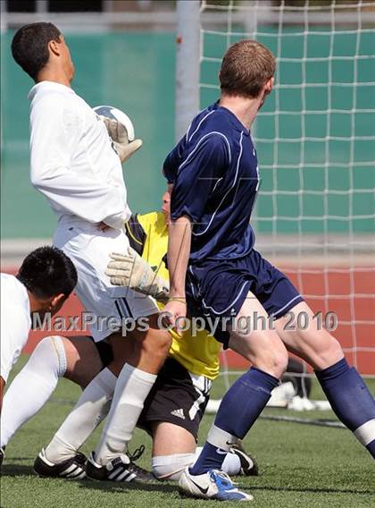 Thumbnail 1 in Santa Barbara vs. Corona del Mar (CIF SoCal D2 Regional Final) photogallery.