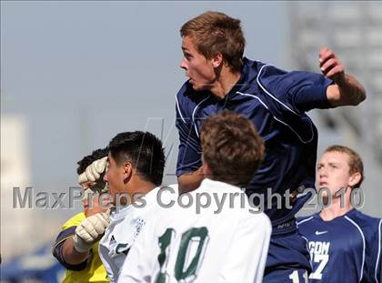Thumbnail 2 in Santa Barbara vs. Corona del Mar (CIF SoCal D2 Regional Final) photogallery.