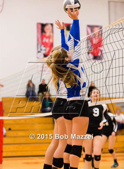 Thumbnail 1 in Aquinas [St. Thomas] vs Southern (OHSAA D4 Columbiana District Playoff) photogallery.