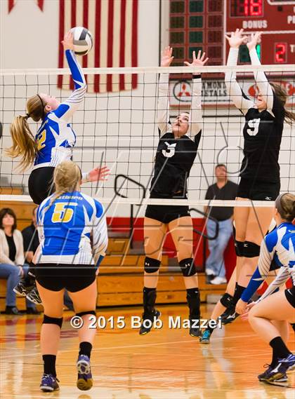 Thumbnail 3 in Aquinas [St. Thomas] vs Southern (OHSAA D4 Columbiana District Playoff) photogallery.