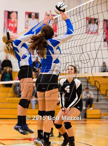 Thumbnail 3 in Aquinas [St. Thomas] vs Southern (OHSAA D4 Columbiana District Playoff) photogallery.