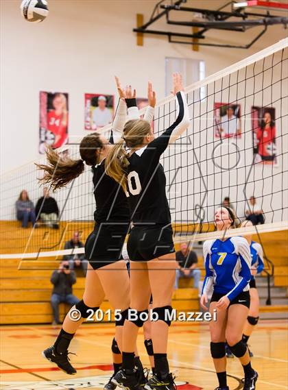 Thumbnail 3 in Aquinas [St. Thomas] vs Southern (OHSAA D4 Columbiana District Playoff) photogallery.
