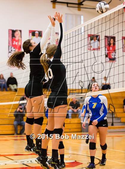 Thumbnail 2 in Aquinas [St. Thomas] vs Southern (OHSAA D4 Columbiana District Playoff) photogallery.
