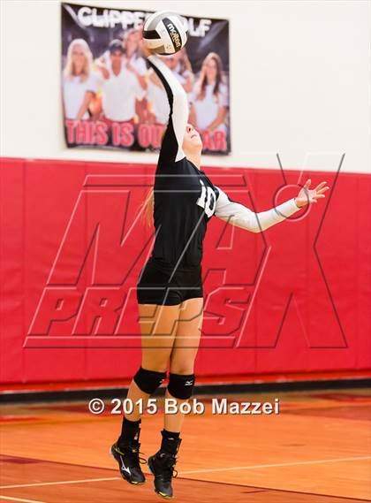 Thumbnail 2 in Aquinas [St. Thomas] vs Southern (OHSAA D4 Columbiana District Playoff) photogallery.
