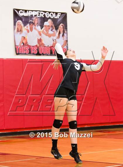 Thumbnail 3 in Aquinas [St. Thomas] vs Southern (OHSAA D4 Columbiana District Playoff) photogallery.