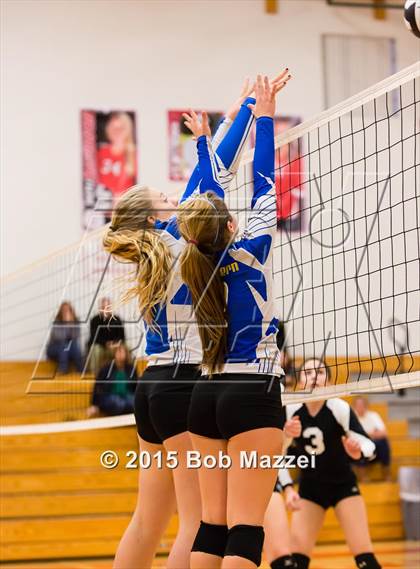 Thumbnail 3 in Aquinas [St. Thomas] vs Southern (OHSAA D4 Columbiana District Playoff) photogallery.