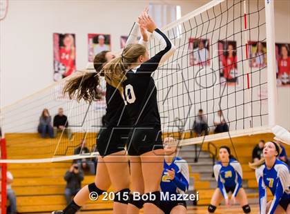Thumbnail 3 in Aquinas [St. Thomas] vs Southern (OHSAA D4 Columbiana District Playoff) photogallery.