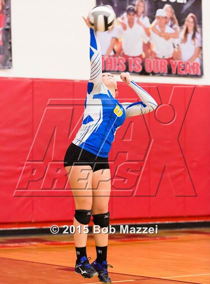 Thumbnail 3 in Aquinas [St. Thomas] vs Southern (OHSAA D4 Columbiana District Playoff) photogallery.