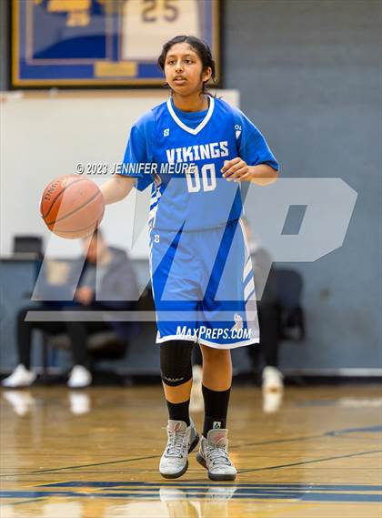 Thumbnail 1 in San Leandro vs. Irvington (Newark Optimist Club Holiday Classic) photogallery.