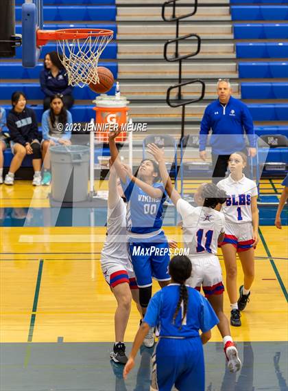 Thumbnail 3 in San Leandro vs. Irvington (Newark Optimist Club Holiday Classic) photogallery.