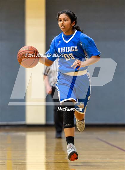 Thumbnail 2 in San Leandro vs. Irvington (Newark Optimist Club Holiday Classic) photogallery.