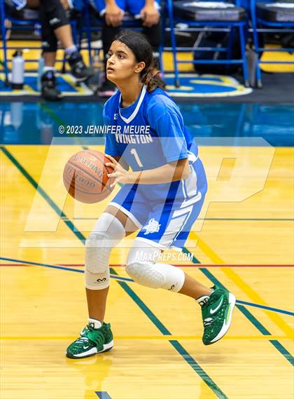 Thumbnail 3 in San Leandro vs. Irvington (Newark Optimist Club Holiday Classic) photogallery.