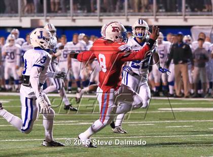Thumbnail 3 in Archbishop Rummel vs Jesuit  (LHSAA District 1 Quarterfinal) photogallery.