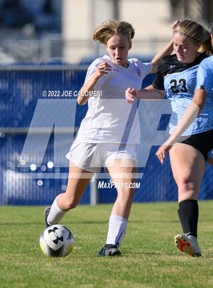 Thumbnail 3 in Lee Vs Harlan (NEISD Soccer Showcase) photogallery.