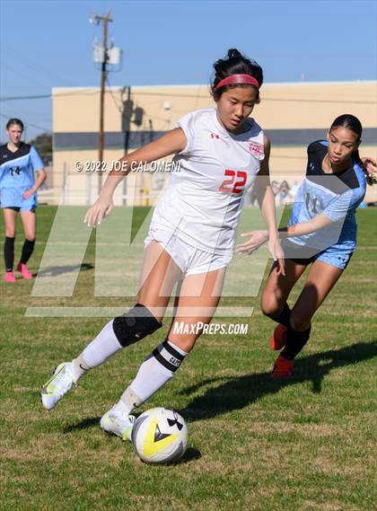 Thumbnail 3 in Lee Vs Harlan (NEISD Soccer Showcase) photogallery.