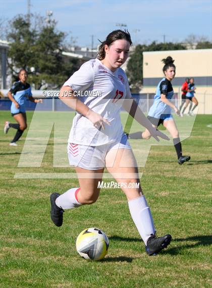 Thumbnail 2 in Lee Vs Harlan (NEISD Soccer Showcase) photogallery.