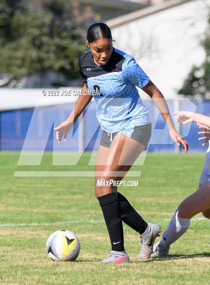 Thumbnail 2 in Lee Vs Harlan (NEISD Soccer Showcase) photogallery.