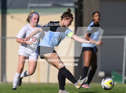 Thumbnail 3 in Lee Vs Harlan (NEISD Soccer Showcase) photogallery.
