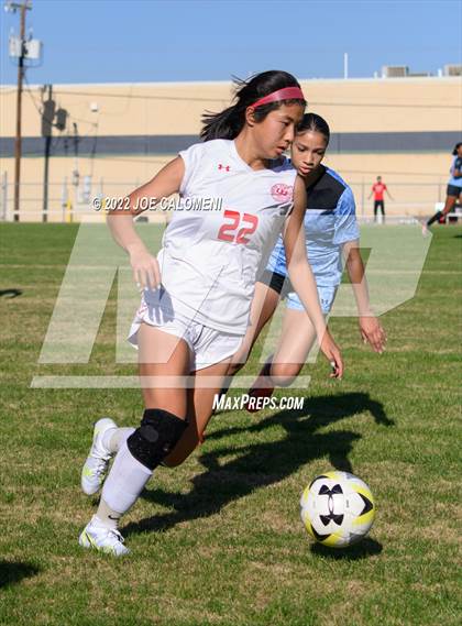 Thumbnail 3 in Lee Vs Harlan (NEISD Soccer Showcase) photogallery.