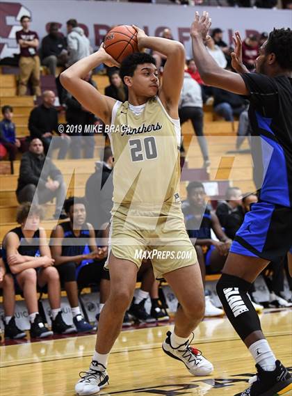 Thumbnail 2 in Paul VI vs. Shadow Mountain (Spalding Hoophall Classic) photogallery.