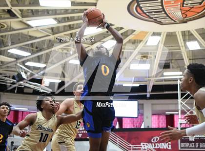 Thumbnail 3 in Paul VI vs. Shadow Mountain (Spalding Hoophall Classic) photogallery.