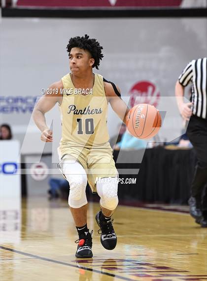 Thumbnail 2 in Paul VI vs. Shadow Mountain (Spalding Hoophall Classic) photogallery.