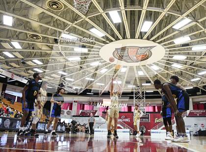Thumbnail 2 in Paul VI vs. Shadow Mountain (Spalding Hoophall Classic) photogallery.